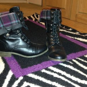 💥Reserved💥Cute laced up leather boots