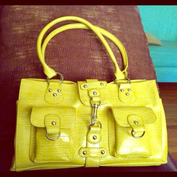 💢 Sold 💢 Large Yellow Purse w/crocodile texture