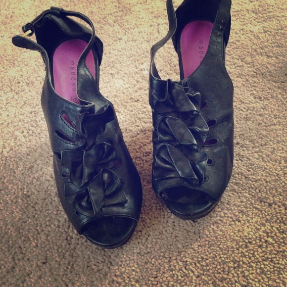 Black leather heels 🚫SOLD🚫 - Picture 1 of 2