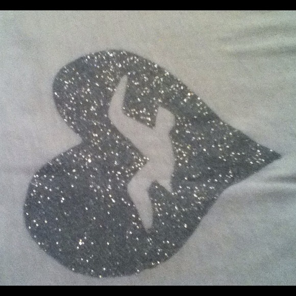 Hollister Tee NEWLY REDUCED!! - Picture 2 of 3