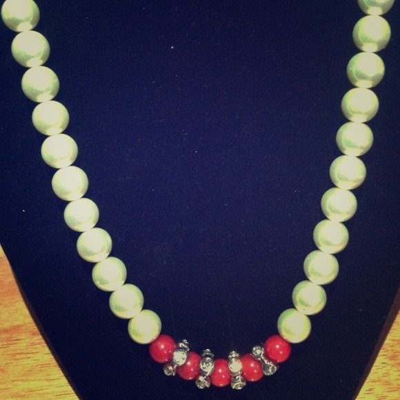 Glass pearl necklace & bracelet set