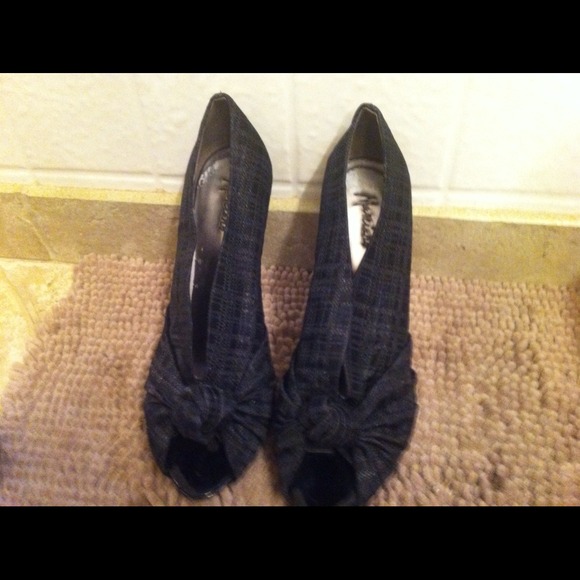 Marciano pumps size 8 1/2