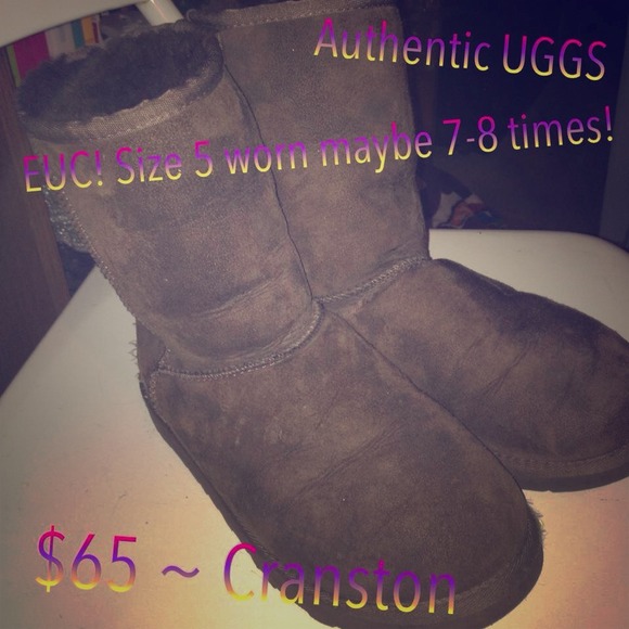 Size 5 women Authentic UGGs. EUC
