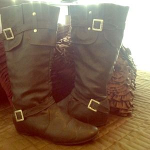Stylish chocalate colored boots