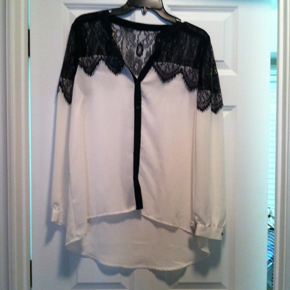 Lauren conrad Tops - White & black top