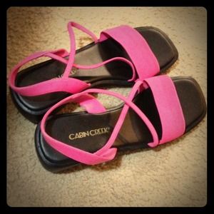 Bright pink Cabin Creek stretch sandals size 8 1/2