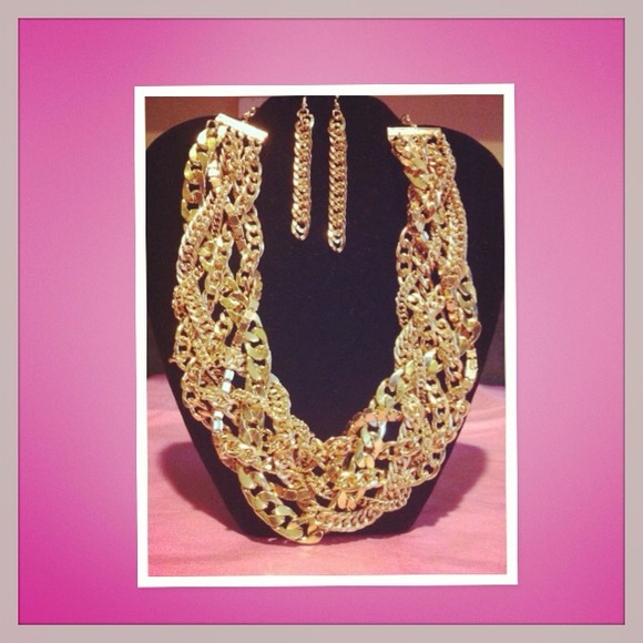 Intertwined gold chains of love - Picture 1 of 4