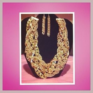 Intertwined gold chains of love