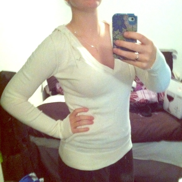 ❌Sold❌White American Eagle Outfitters sweater