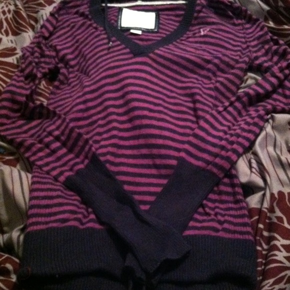 ❌Sold❌Striped American Eagle sweater with hood