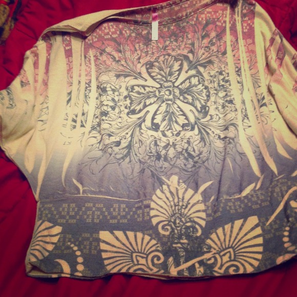 Beautiful peasant short sleeve sweater