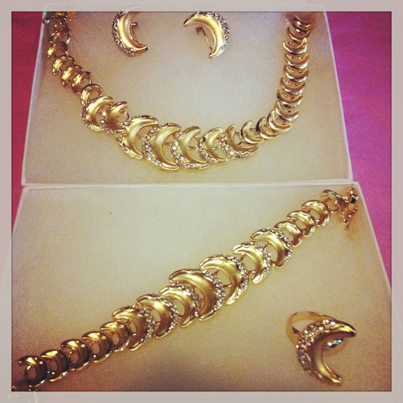 4pc 24k gold plated crystalized crescent moon set - Picture 1 of 4