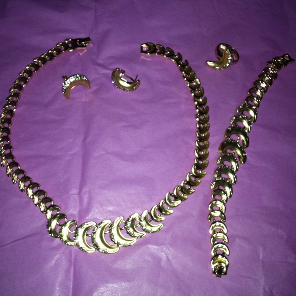 4pc 24k gold plated crystalized crescent moon set - Picture 2 of 4