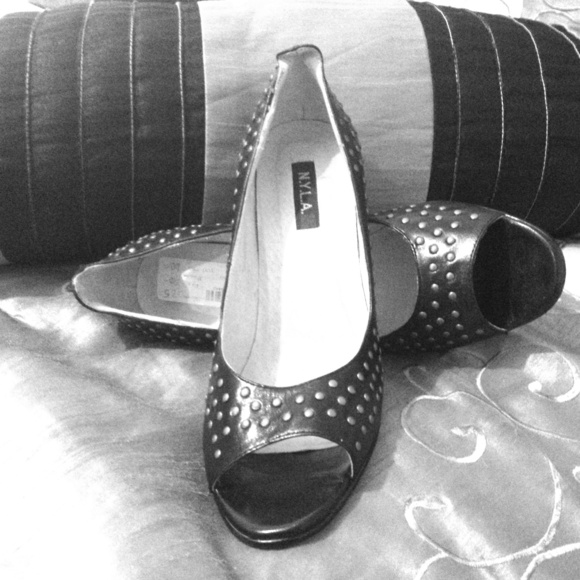 Ladies shoes - Picture 1 of 3