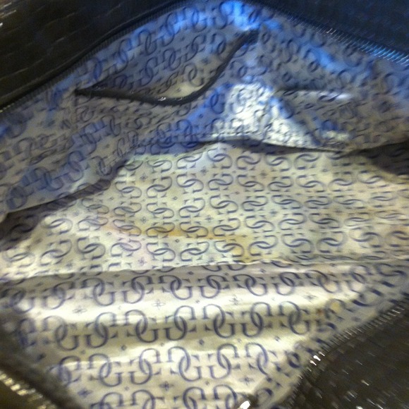 Exquisite GUESS  purse - Picture 2 of 2