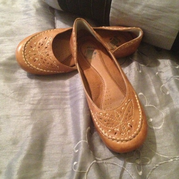 Ladies flat vet comfortable shors - Picture 1 of 2