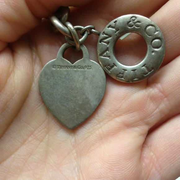 Authentic Tiffany & Co. heart and toggle necklace - Picture 2 of 3