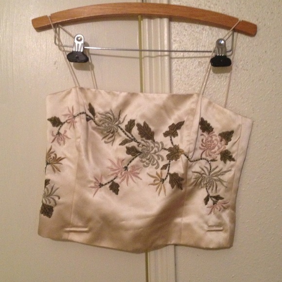 Ladies garment - Picture 1 of 4