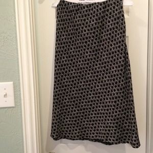 Link print black skirt
