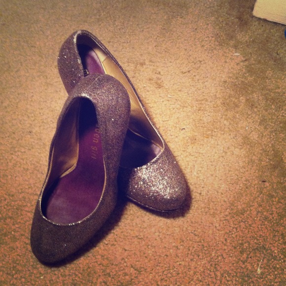 Glitter pumps