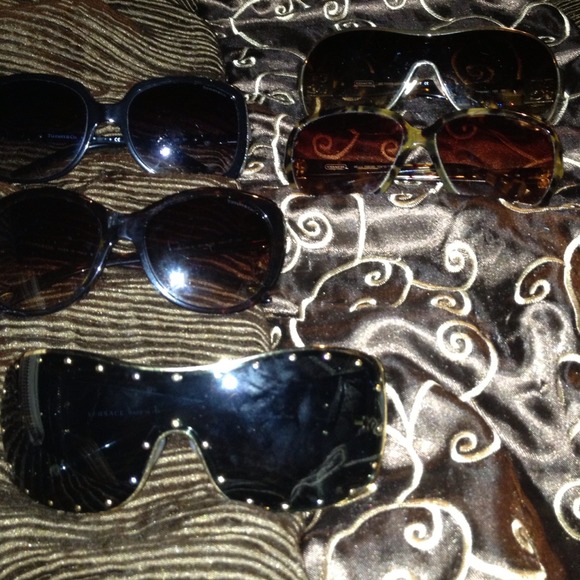 Sunglasses 2-Tiffany's,2-Coach,1-Vresace,1-Gucci