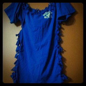 Kentucky Wildcats knotted t-shirt.