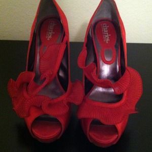Fiery peep-toe pumps