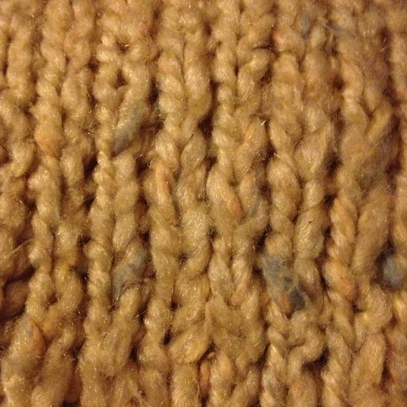 Cropped loose turtleneck sweater. - Picture 3 of 4