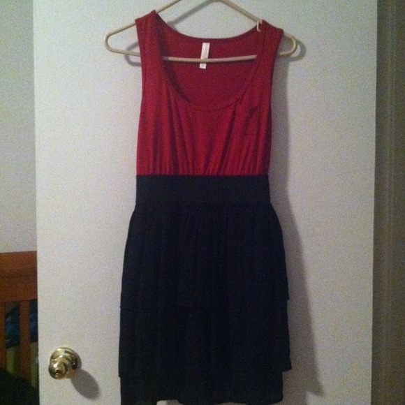 💢💢TRADED 💢💢Red and black dress
