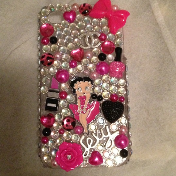 Cute dazzled iPhone 4S cover Betty boop cc charms