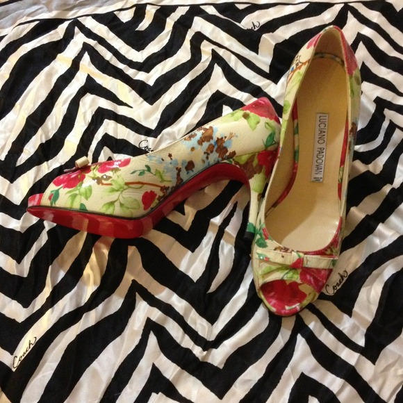 ❌❌❌ SOLD ❌❌❌peep toe pumps