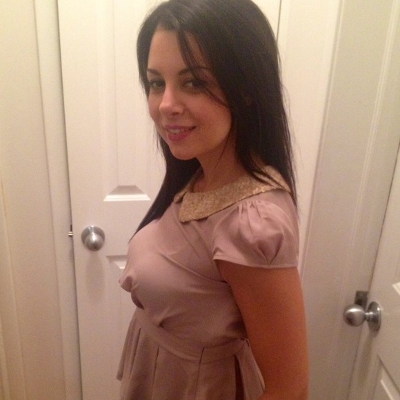 โฌ๏ธ$25 โฌ๏ธSilk peplum top with sequence collar NWT๐ - Picture 3 of 3