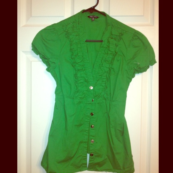 ⛔⛔SOLD in bundle⛔⛔Green Ruffle Button Up Top