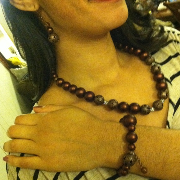 Necklace bracelet and earring set