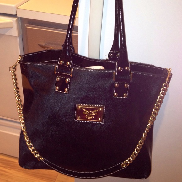 Guia's Black Leather Tote
