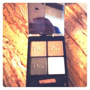 4 quad Dior eye color