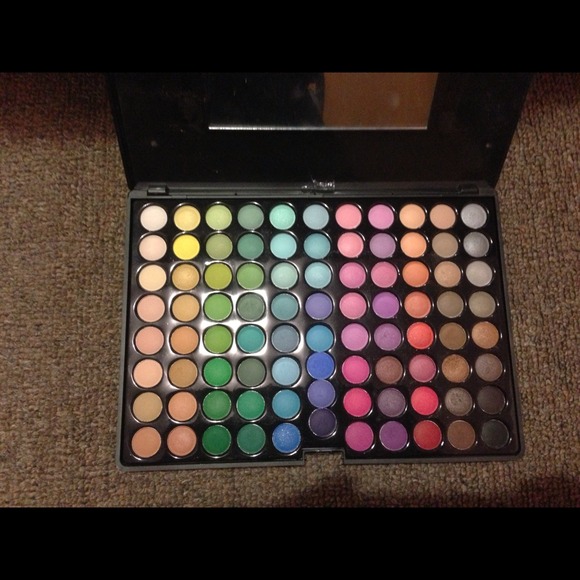 Coastal scents 88 color eye shadow