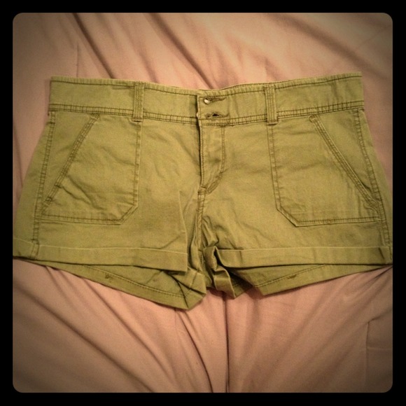 ⛔SOLD⛔Aēropostale stretch green shorts