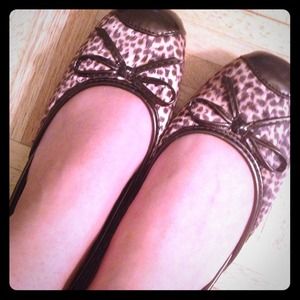 Adorable ballerina style flats (leopard)