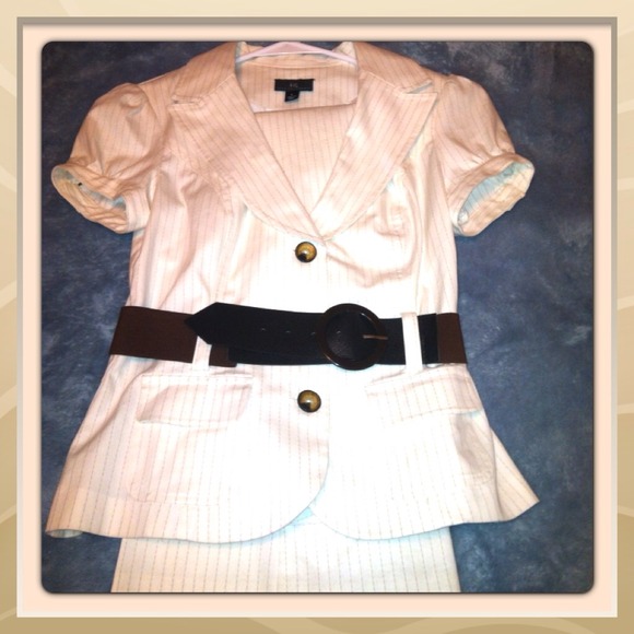 ❤Reduced❤Off white pinstripe pant suit