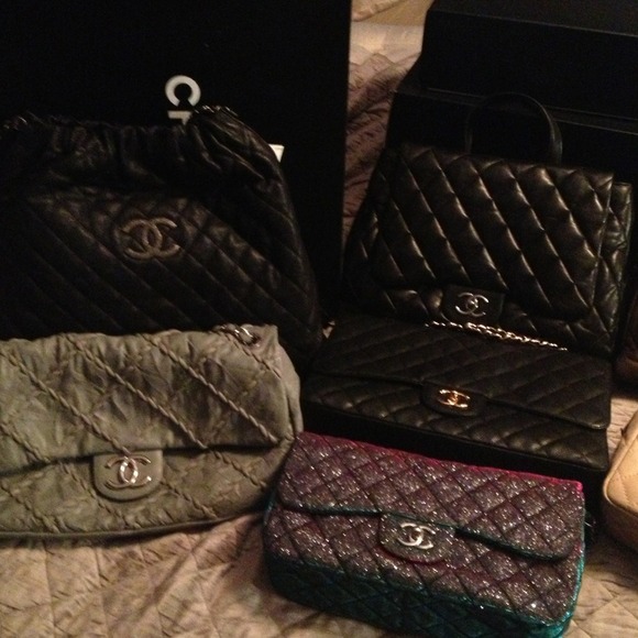 Just a peek of some Chanel bags from my collection - Picture 2 of 4