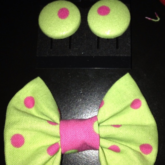 Bow for hair and matching earrings