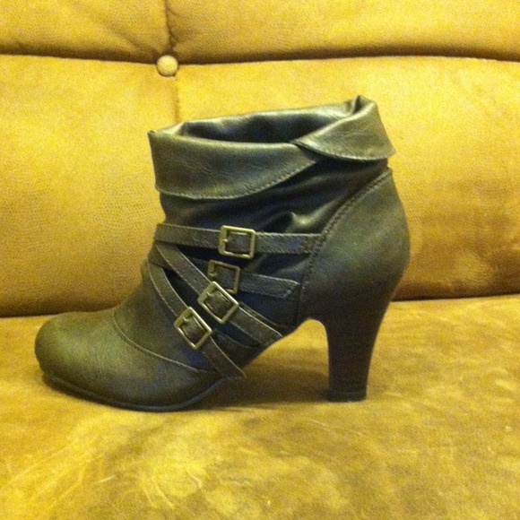 ** REDUCED ** Brown genuine leather boots