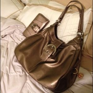 BrownLeatherHoboStyleCoach purse w/matching wallet