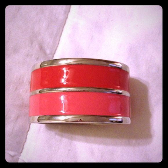 ✔Sold Red ❤and pink 💗hinged bracelet.