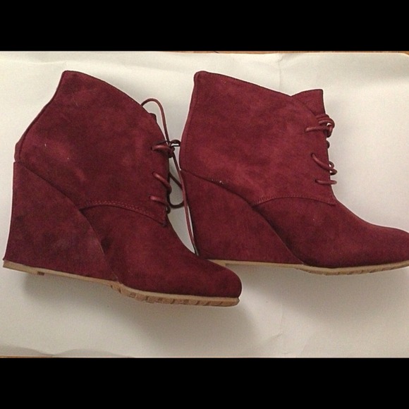 SOLD 💁Forever 21 Burgundy booties sz 8