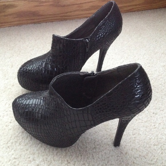 Wet seal snakeskin heels