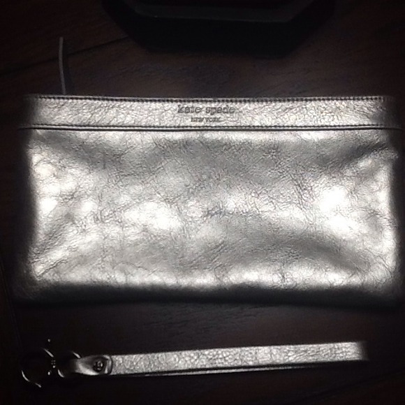 Reduced! Kate Spade clutch/wristlet - Picture 2 of 3