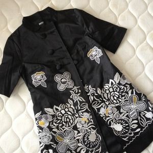 DKNY Chic Black Embroidered coat