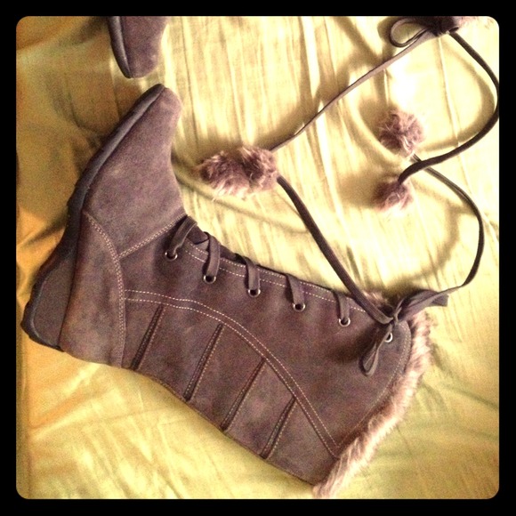 Grey water proof Boots! Reserved 4 Sharonsworld <3